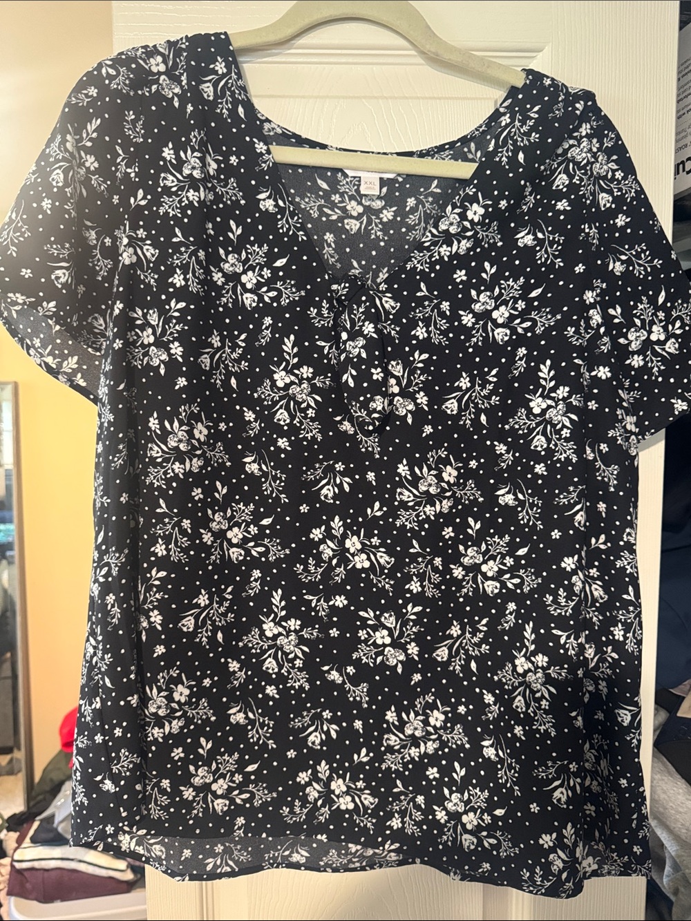 Lauren Conrad Women's Black Floral Short-Sleeve V-Neck Top